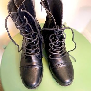 Black combat boots 8 1/2